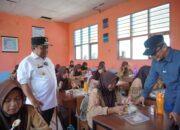 Pj. Gubernur Sulsel Tinjau Simulasi Makan Bergizi Gratis di SMPN 3 Bupon