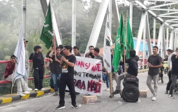 Blokade Jalan Trans Sulawesi, Mahasiswa IPMIL Raya Desak Realisasi Pembentukan Luwu Tengah