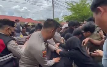 Tuntut Keadilan Kasus Kematian Feni Ere, Puluhan Massa Demo Polres Palopo