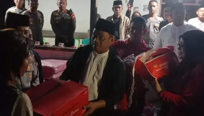 Bupati Luwu Gerak Cepat Sambangi dan Sekaligus Beri Bantuan Korban Kebakaran di Suli Barat